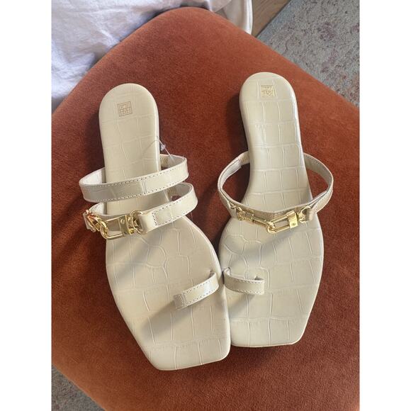 TOTÊME The Double Clasp Flat - Picture 9 of 13